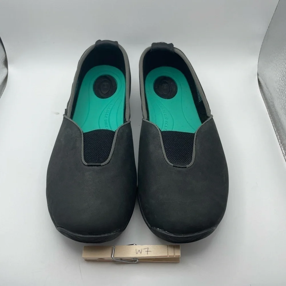 Teva Nimaya women’s black flats size 7